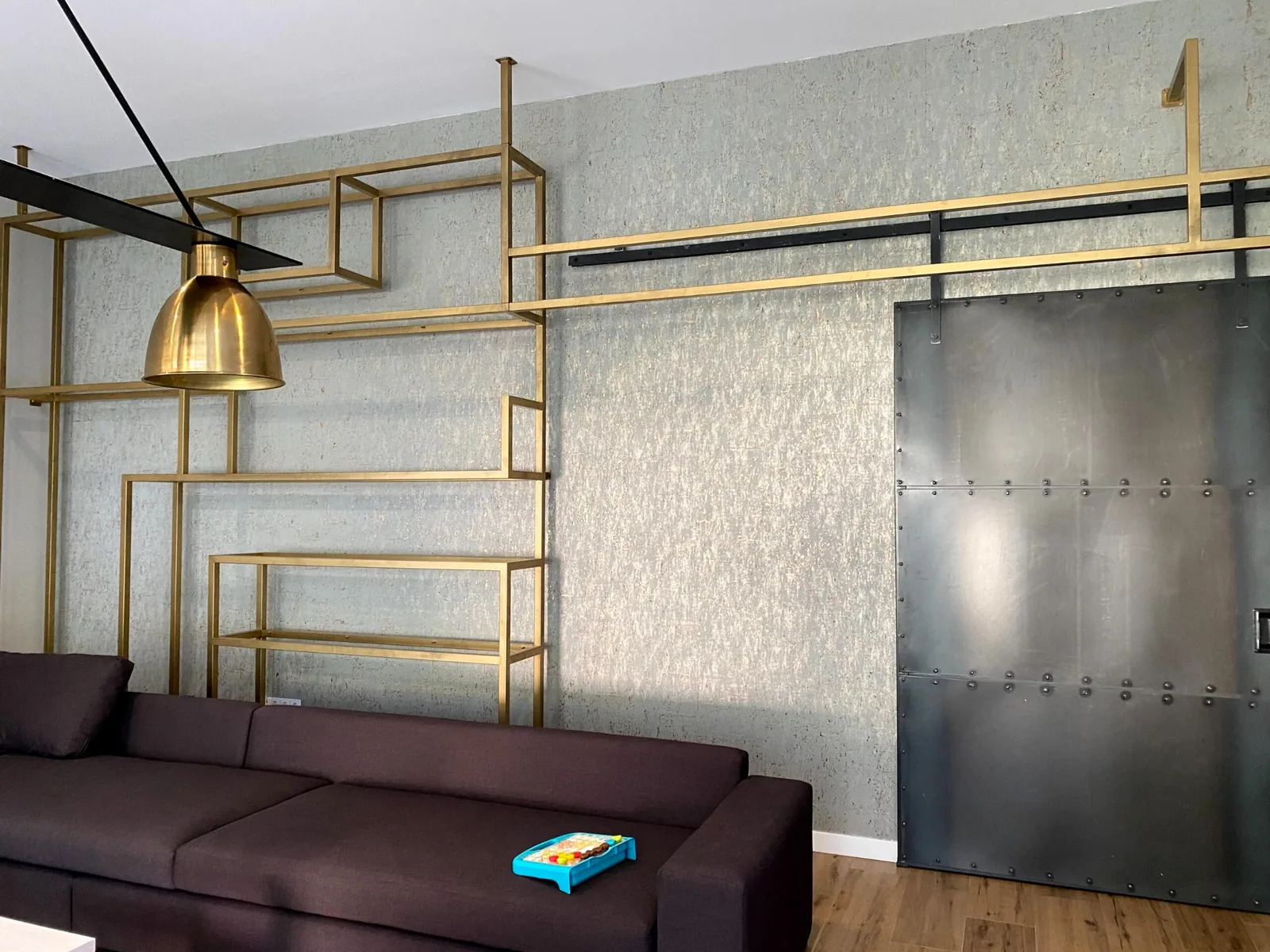 Decoración metálica dorada
